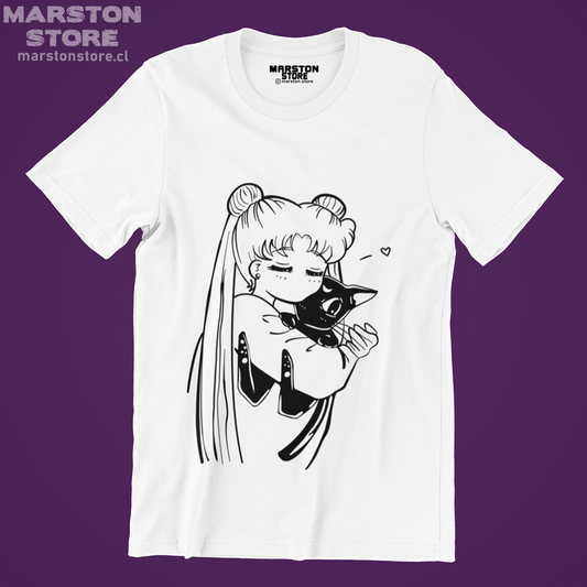 Polera blanca de Sailor Moon con diseño anime