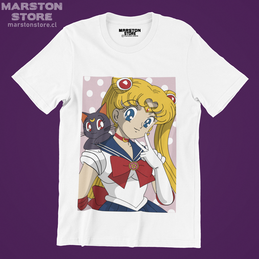 Polera blanca de Sailor Moon con diseño anime
