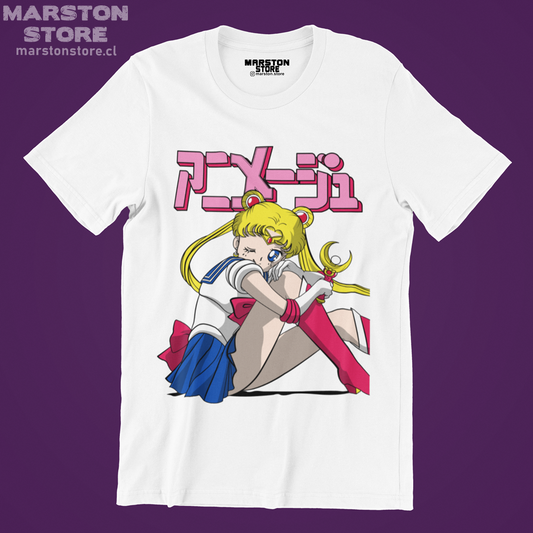 Polera blanca de Sailor Moon con diseño anime