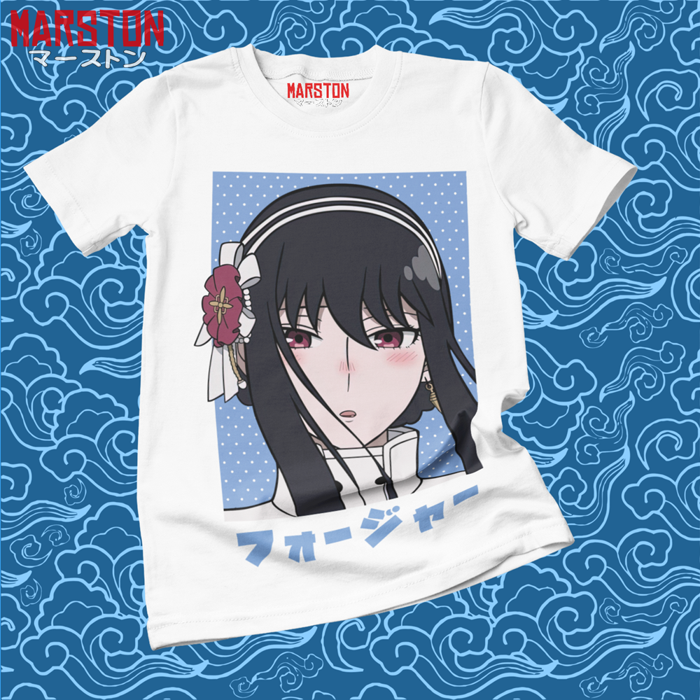 Polera blanca de Spy x Family con Yor Forger