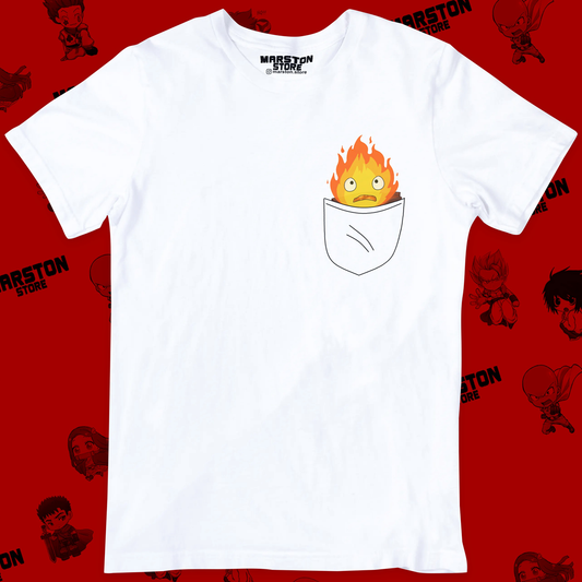 Polera blanca de Studio Ghibli: El Castillo Ambulante (Howl's Moving Castle) con Calcifer