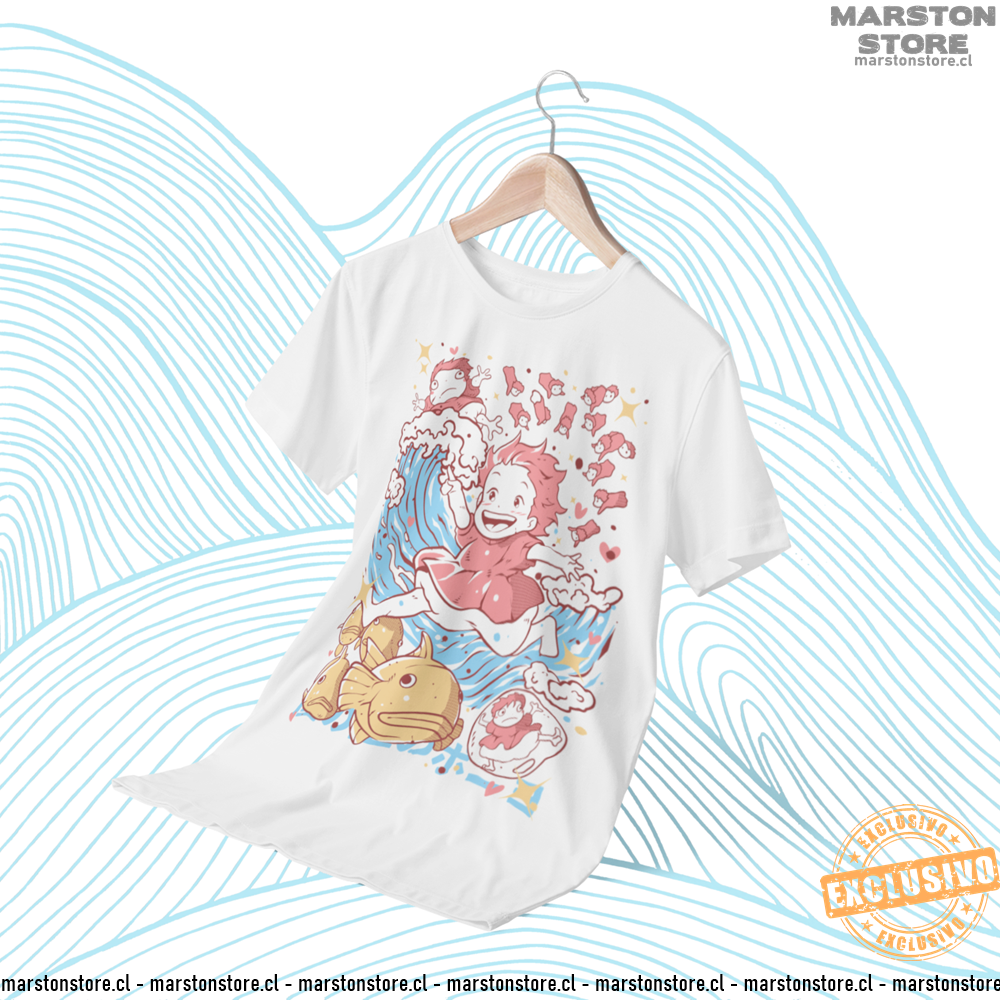Polera blanca de Studio Ghibli con diseño de Ponyo