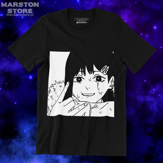 Polera negra Chainsaw Man con diseño de Kobeni Higashiyama