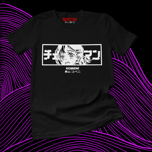 Polera negra Chainsaw Man con diseño de Kobeni Higashiyama