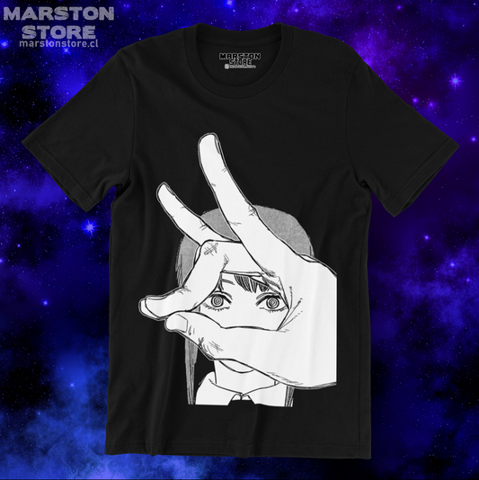Polera negra Chainsaw Man con diseño de Makima