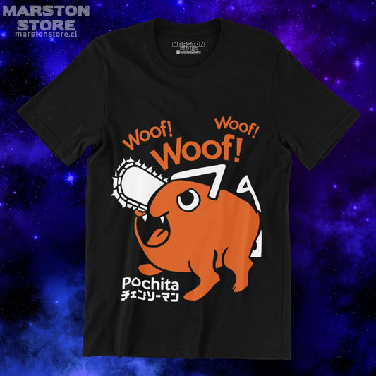 Polera negra Chainsaw Man con diseño de Pochita