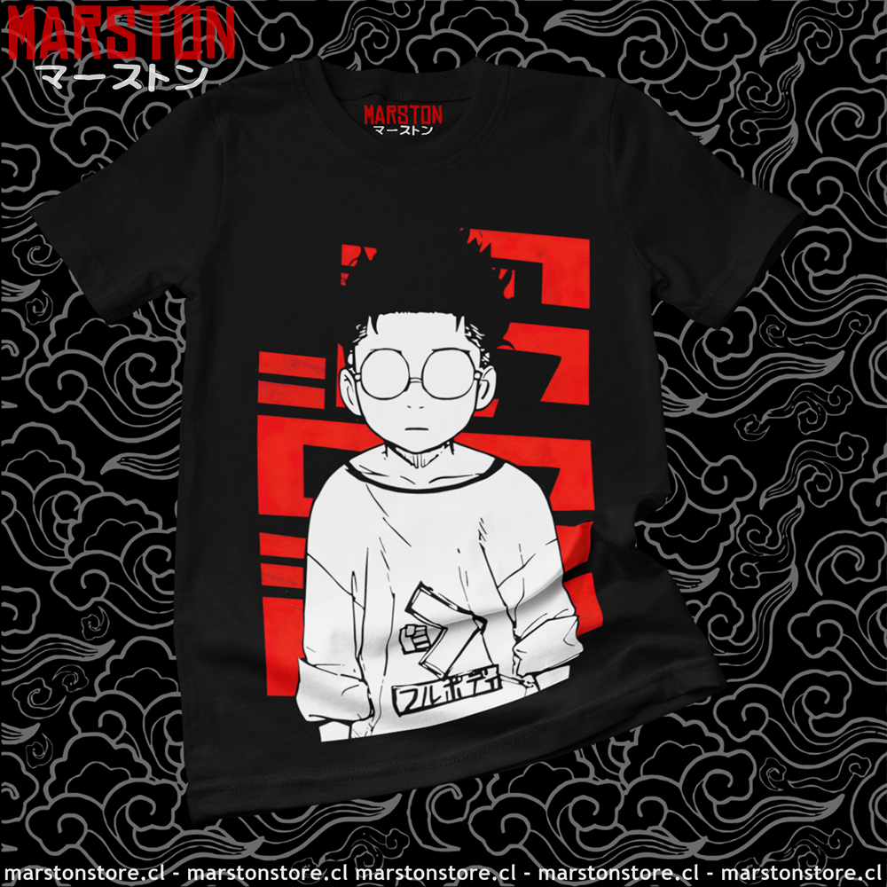 Polera negra Dandadan con diseño de Okarun