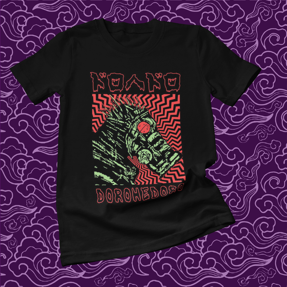 Polera negra Dorohedoro con diseño de Kaiman