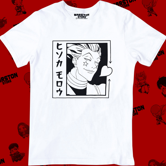 Polera blanca Hunter x Hunter con diseño de Hisoka Morow