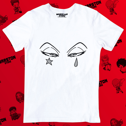 Polera blanca Hunter x Hunter con diseño de Hisoka Morow