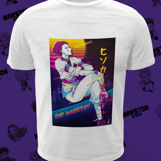 Polera blanca Hunter x Hunter con diseño de Hisoka Morow
