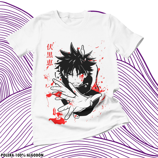 Polera blanca Jujutsu Kaisen con diseño de Megumi Fushiguro