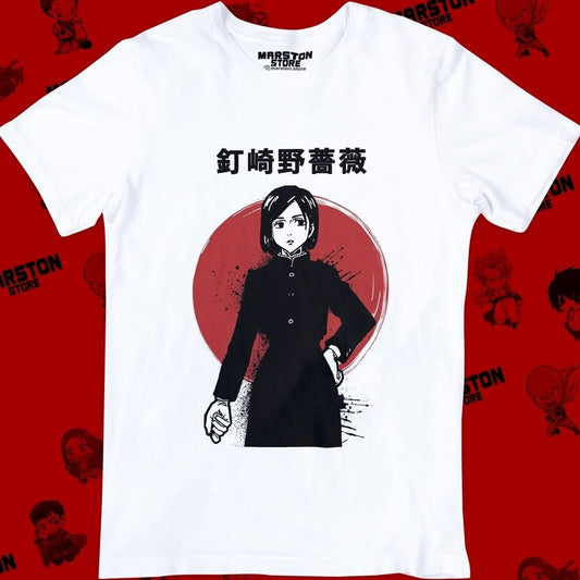 Polera blanca Jujutsu Kaisen con diseño de Nobara Kugisaki
