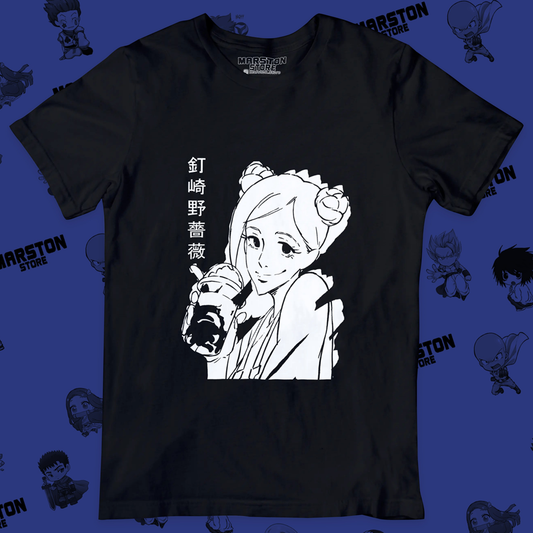 Polera negra Jujutsu Kaisen con diseño de Nobara Kugisaki