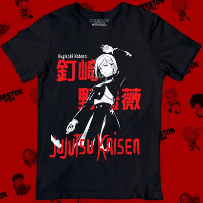 Polera negra Jujutsu Kaisen con diseño de Nobara Kugisaki