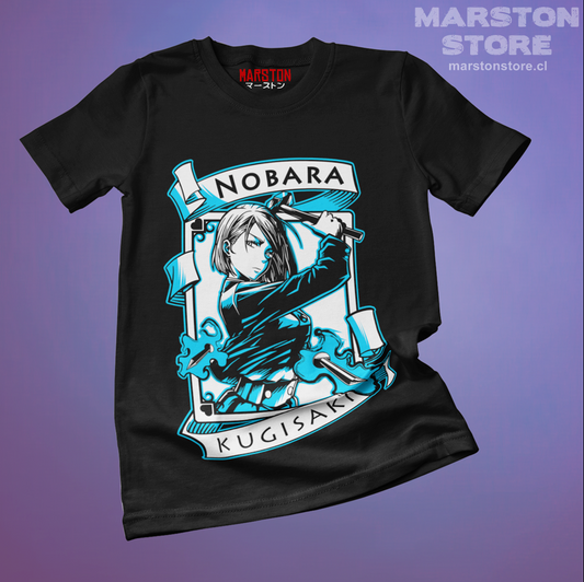 Polera negra Jujutsu Kaisen con diseño de Nobara Kugisaki