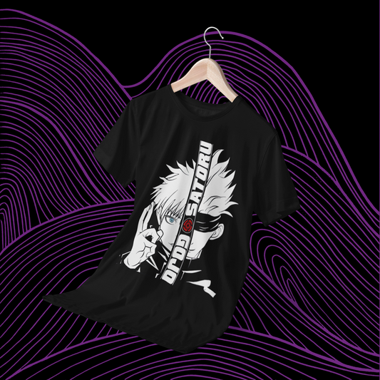 Polera negra Jujutsu Kaisen con diseño de Satoru Gojo