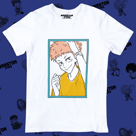 Polera blanca Jujutsu Kaisen con diseño de Yuji Itadori