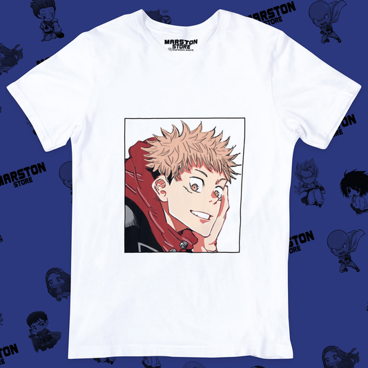Polera blanca Jujutsu Kaisen con diseño de Yuji Itadori