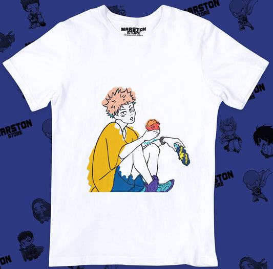 Polera blanca Jujutsu Kaisen con diseño de Yuji Itadori