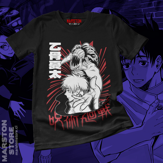 Polera negra Jujutsu Kaisen con diseño de Yuta Okkotsu