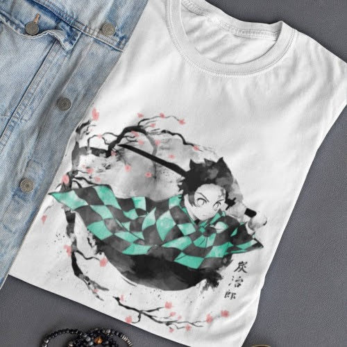 Polera blanca con diseño de Kimetsu no Yaiba Demon Slayer