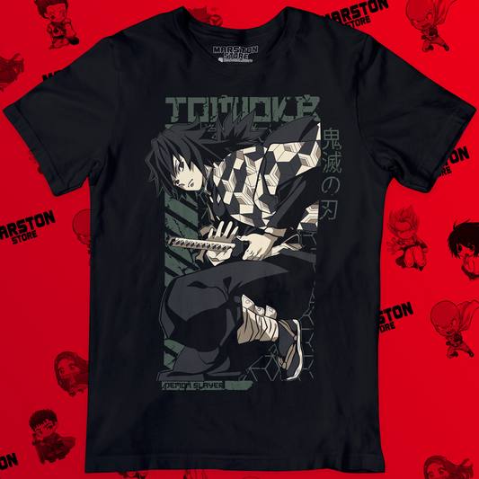 Polera negra Kimetsu no Yaiba Demon Slayer con diseño de Giyu Tomioka