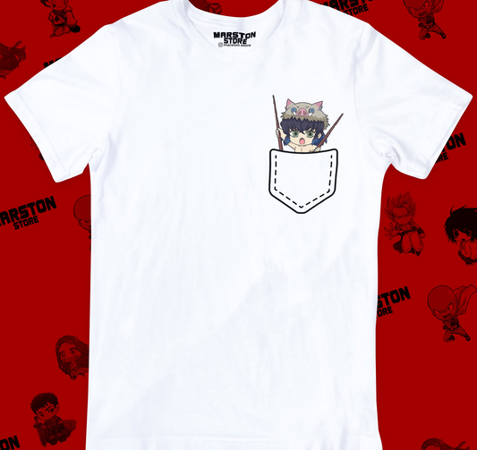 Polera blanca Kimetsu no Yaiba Demon Slayer con diseño de Inosuke Hashibira en bolsillo