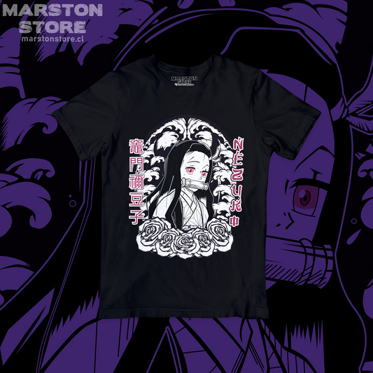 Polera negra Kimetsu no Yaiba Demon Slayer con diseño de Nezuko Kamado