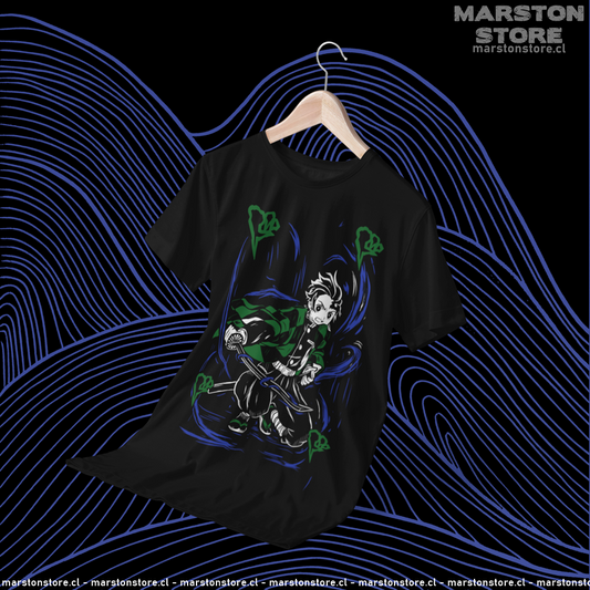 Polera negra Kimetsu no Yaiba Demon Slayer con diseño de Tanjiro Kamado