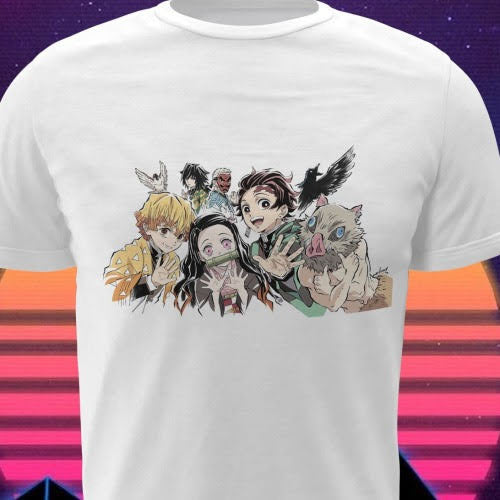 Polera blanca Kimetsu no Yaiba Demon Slayer con Tanjiro Kamado, Nezuko Kamado, Zenitsu Agatsuma e Inosuke Hashibira