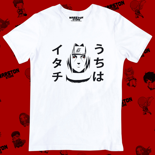 Polera blanca Naruto con diseño de Itachi Uchiha