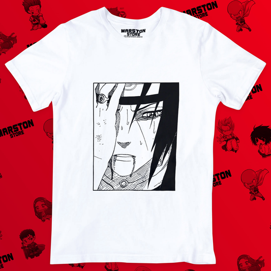 Polera blanca Naruto con diseño de Itachi Uchiha