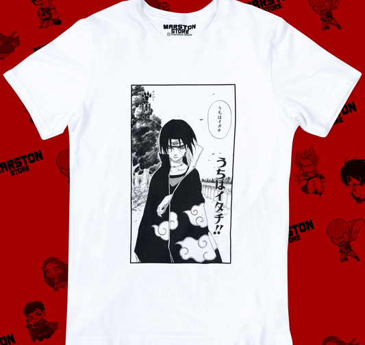 Polera blanca Naruto con diseño de Itachi Uchiha