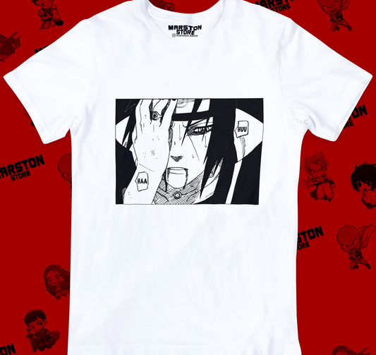 Polera blanca Naruto con diseño de Itachi Uchiha