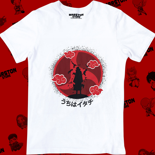Polera blanca Naruto con diseño de Itachi Uchiha