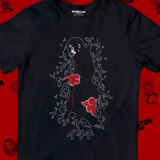 Polera negra Naruto con diseño de Itachi Uchiha