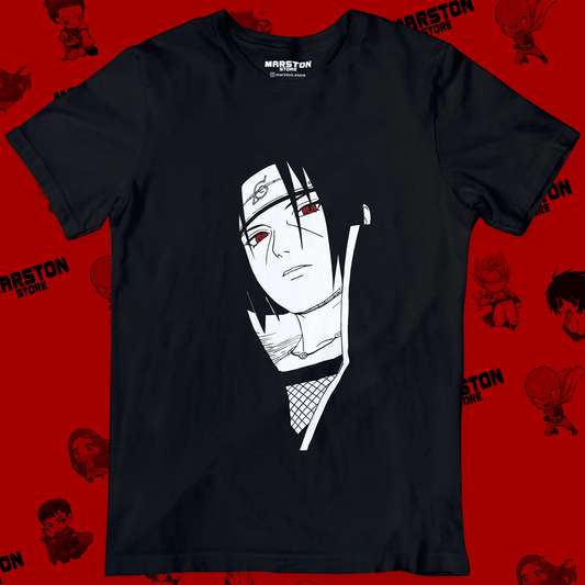 Polera negra Naruto con diseño de Itachi Uchiha