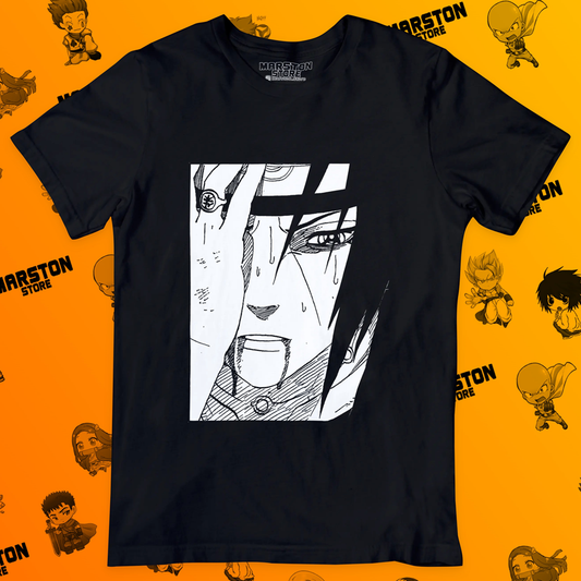 Polera negra Naruto con diseño de Itachi Uchiha