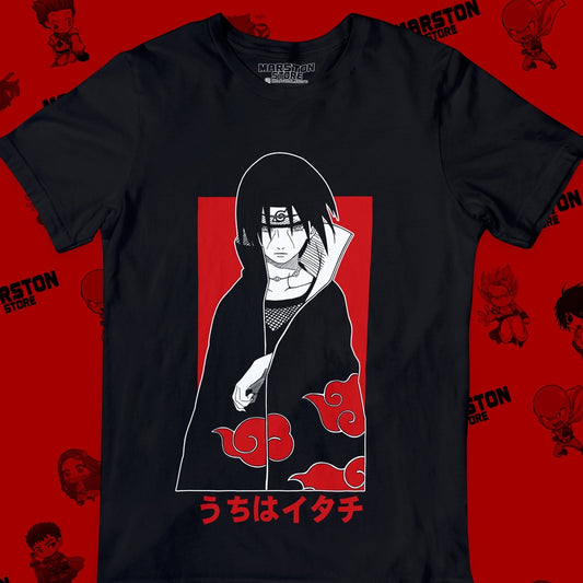 Polera negra Naruto con diseño de Itachi Uchiha