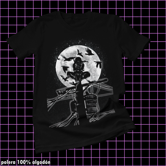 Polera negra Naruto con diseño de Itachi Uchiha