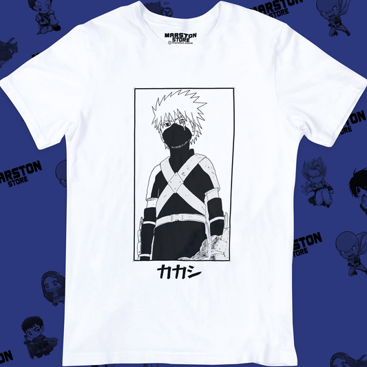 Polera blanca Naruto con diseño de Kakashi Hatake