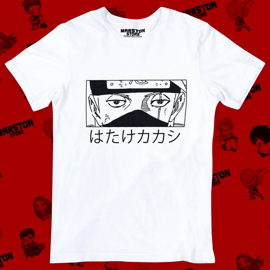 Polera blanca Naruto con diseño de Kakashi Hatake