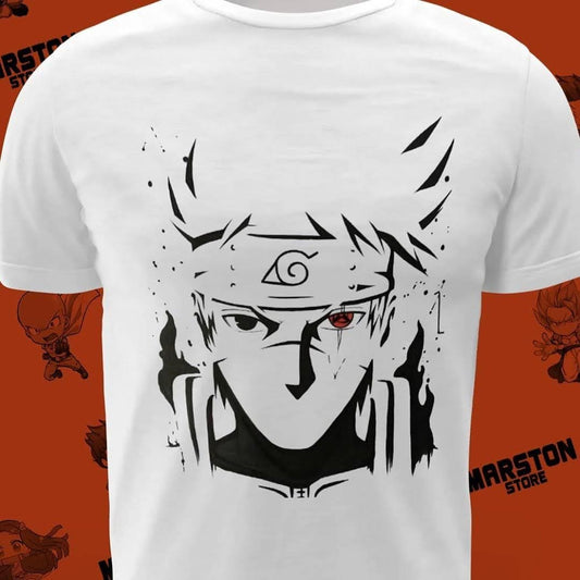 Polera blanca Naruto con diseño de Kakashi Hatake
