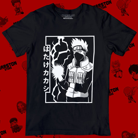 Polera negra Naruto con diseño de Kakashi Hatake