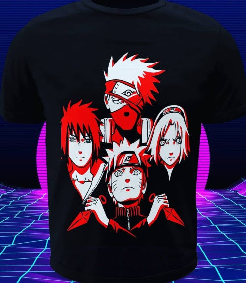 Polera negra Naruto con Naruto Uzumaki, Sasuke Uchiha, Kakashi Hatake y Sakura Haruno