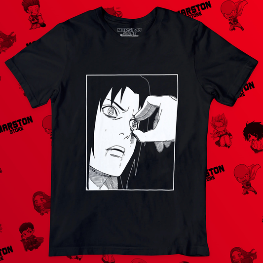 Polera negra Naruto con diseño de Sasuke Uchiha