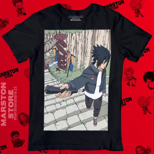 Polera negra Naruto con diseño de Sasuke Uchiha