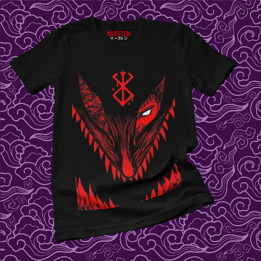 Polera negra de Berserk con diseño inspirado en el manga