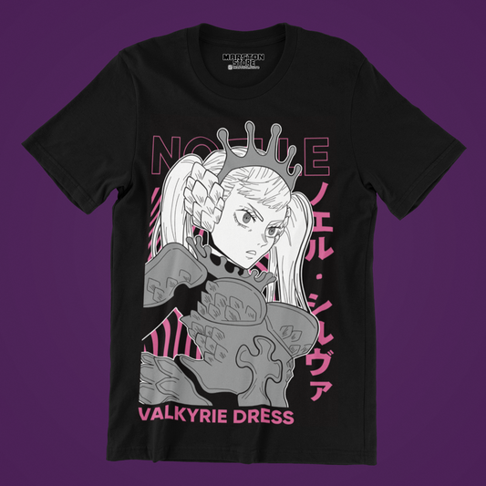 Polera negra de Black Clover con Noelle Silva